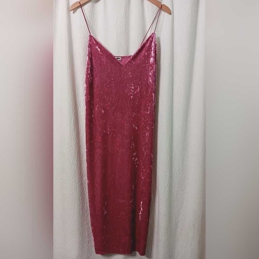 NWT Fashion Nova Hot Pink Velvet V-neck Spaghetti straps Size 2X